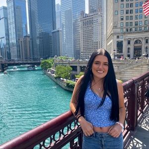 Meet your Posher, Larissa